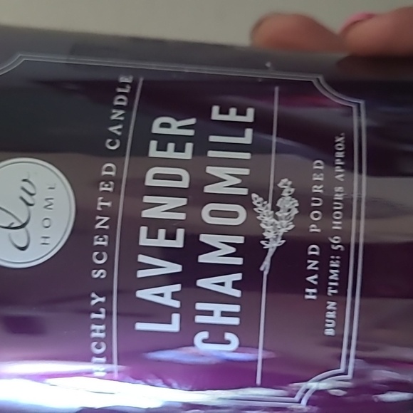 💕NWT LAVENDER CHAMOMILE Candle💕15oz - Picture 3 of 5